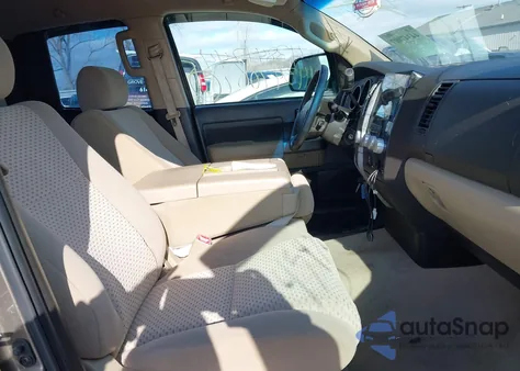 2011 Toyota Tundra Grade 5.7L V8 z USA, uszkodzony, nr VIN 5TFUW5F17BX170556